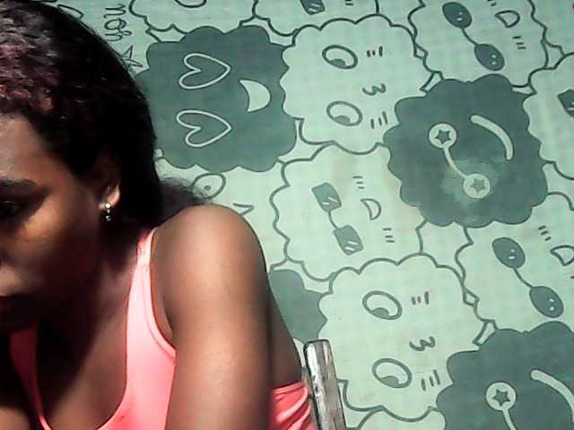 LandiQueen12 live cam on BongaCams
