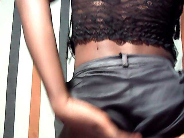 LandiQueen12 live cam on BongaCams