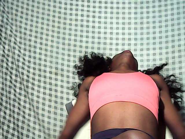 LandiQueen12 live cam on BongaCams