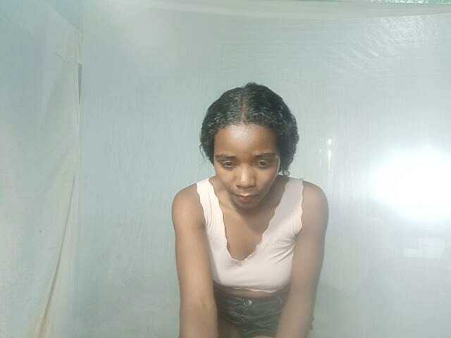 LandiQueen12 live cam on BongaCams