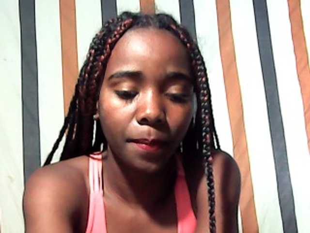 LandiQueen12 live cam on BongaCams