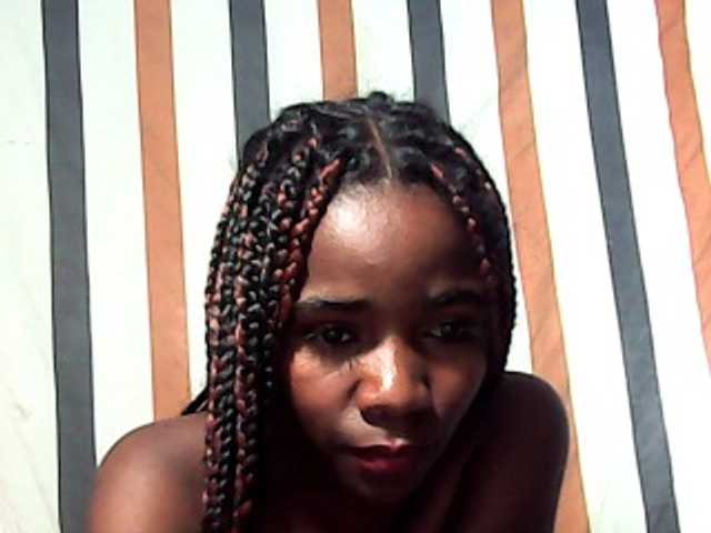 LandiQueen12 live cam on BongaCams