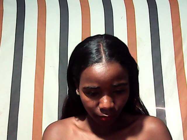 LandiQueen12 live cam on BongaCams