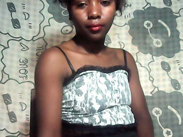 LandiQueen12 live cam on BongaCams