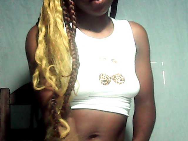 LandiQueen12 live cam on BongaCams