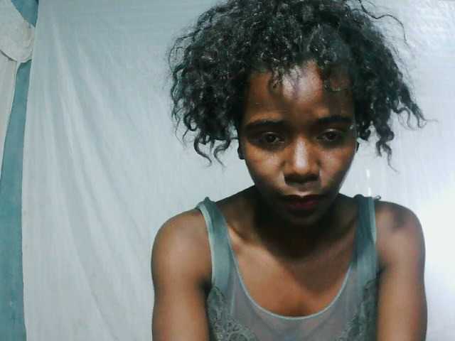 LandiQueen12 live cam on BongaCams