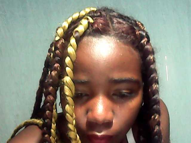 LandiQueen12 live cam on BongaCams