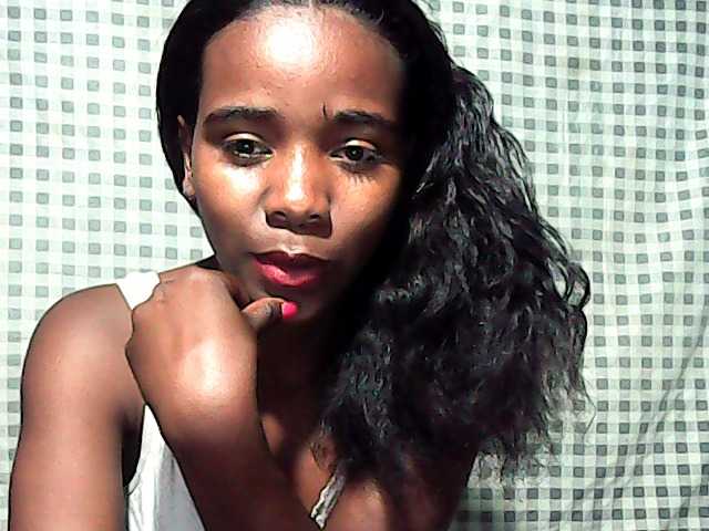 LandiQueen12 live cam on BongaCams