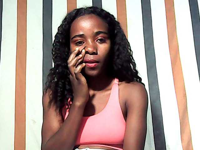 LandiQueen12 live cam on BongaCams