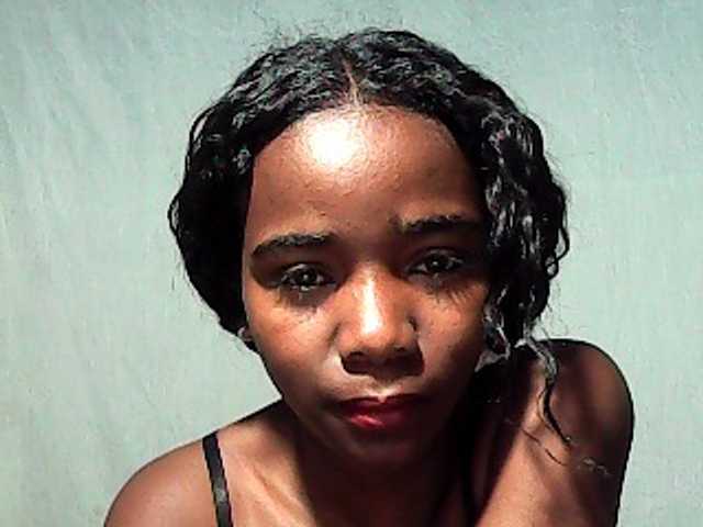 LandiQueen12 live cam on BongaCams
