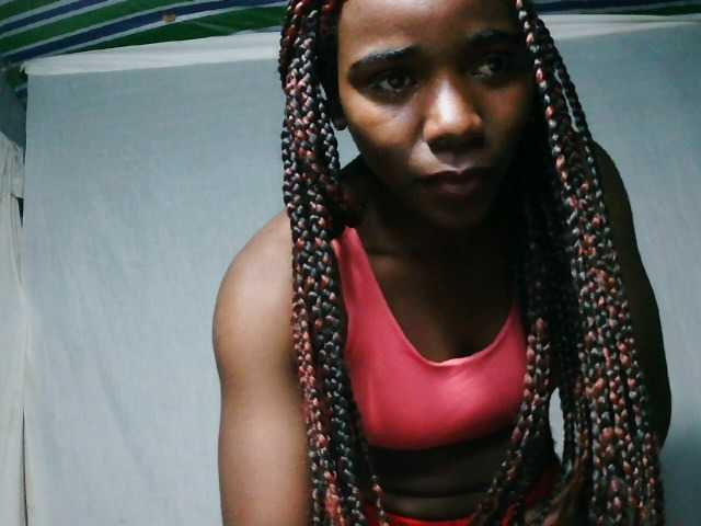 LandiQueen12 live cam on BongaCams