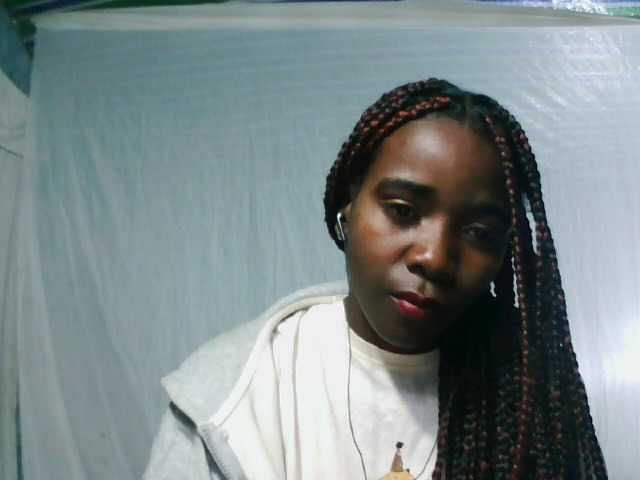 LandiQueen12 live cam on BongaCams