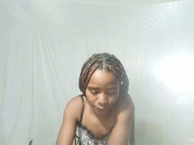 LandiQueen12 live cam on BongaCams
