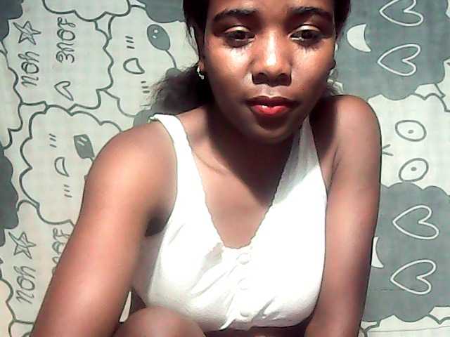 LandiQueen12 live cam on BongaCams