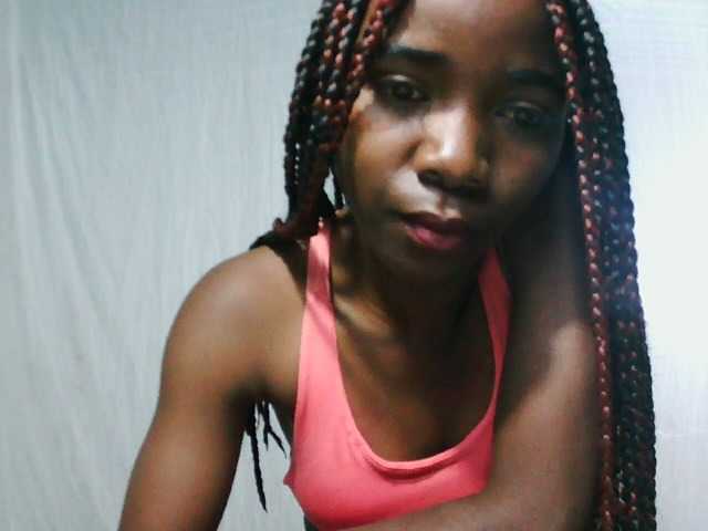 LandiQueen12 live cam on BongaCams