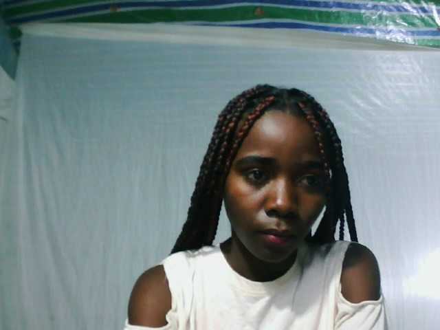 LandiQueen12 live cam on BongaCams