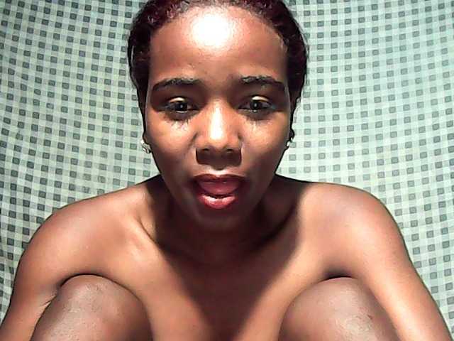 LandiQueen12 live cam on BongaCams