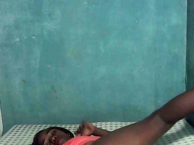 LandiQueen12 live cam on BongaCams
