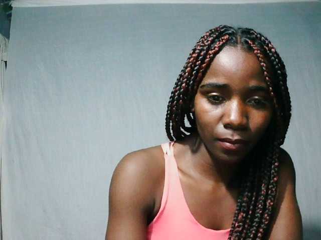 LandiQueen12 live cam on BongaCams