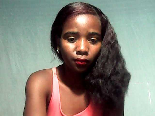 LandiQueen12 live cam on BongaCams