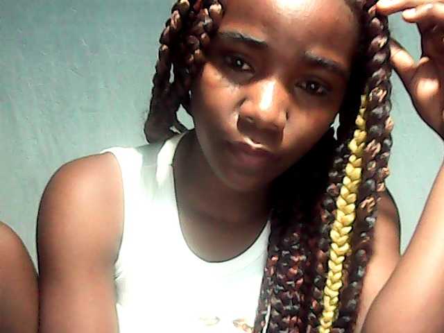 LandiQueen12 live cam on BongaCams