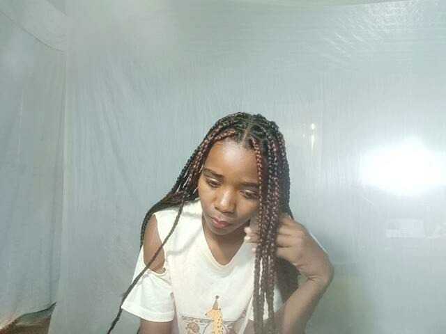 LandiQueen12 live cam on BongaCams