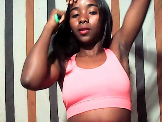 LandiQueen12 live cam on BongaCams