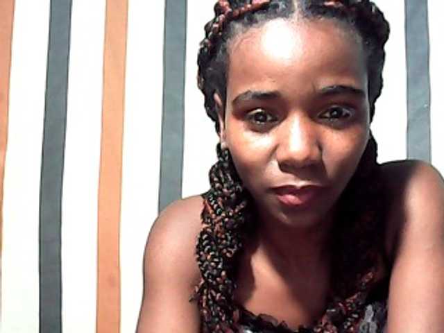 LandiQueen12 live cam on BongaCams