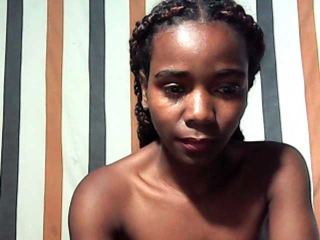LandiQueen12 live cam on BongaCams