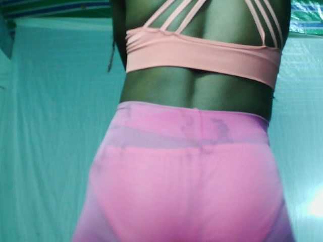 LandiQueen12 live cam on BongaCams