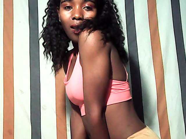 LandiQueen12 live cam on BongaCams