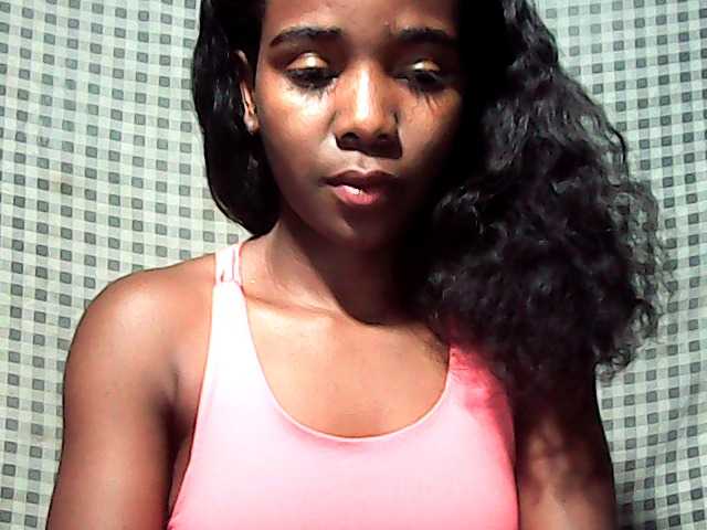 LandiQueen12 live cam on BongaCams
