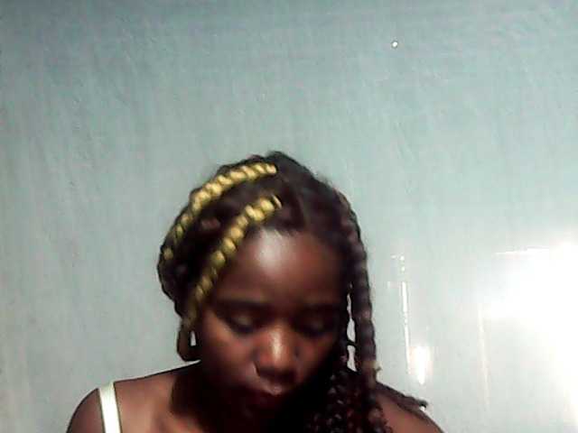 LandiQueen12 live cam on BongaCams
