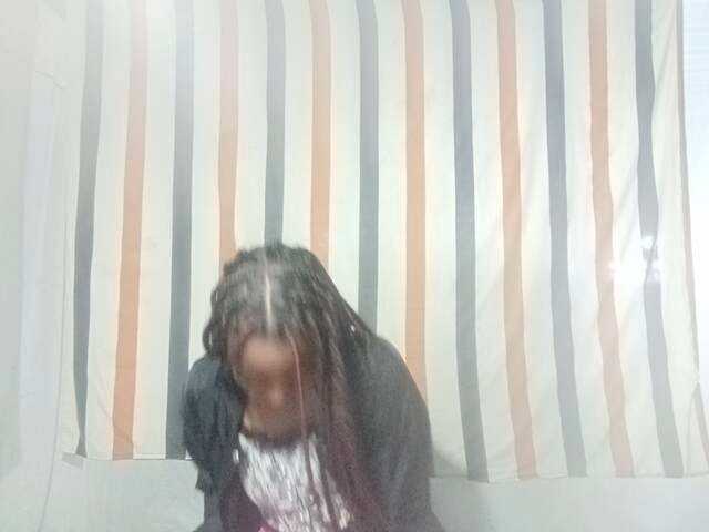 LandiQueen12 live cam on BongaCams