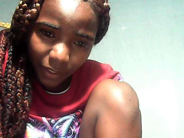 LandiQueen12 live cam on BongaCams