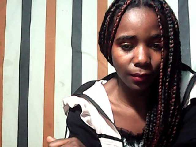LandiQueen12 live cam on BongaCams