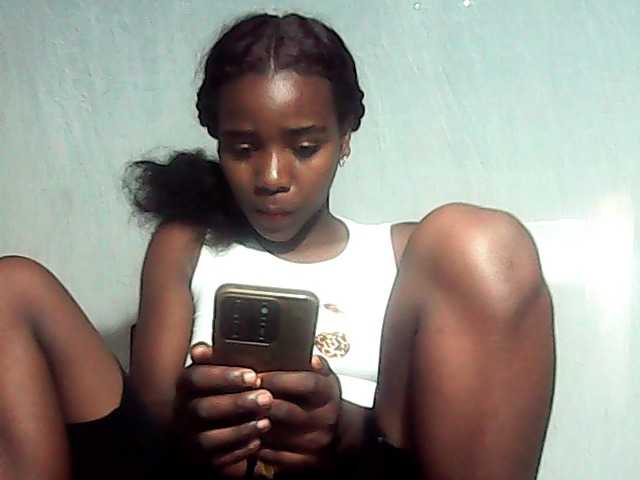 LandiQueen12 live cam on BongaCams