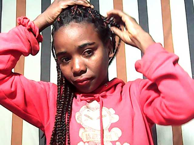 LandiQueen12 live cam on BongaCams