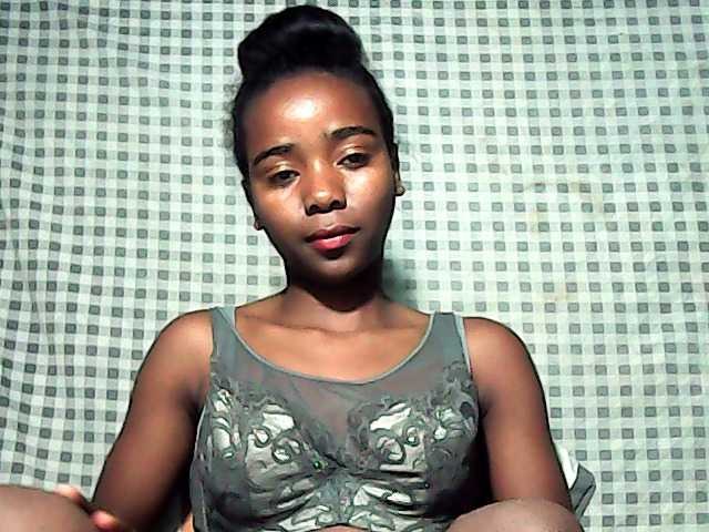 LandiQueen12 live cam on BongaCams