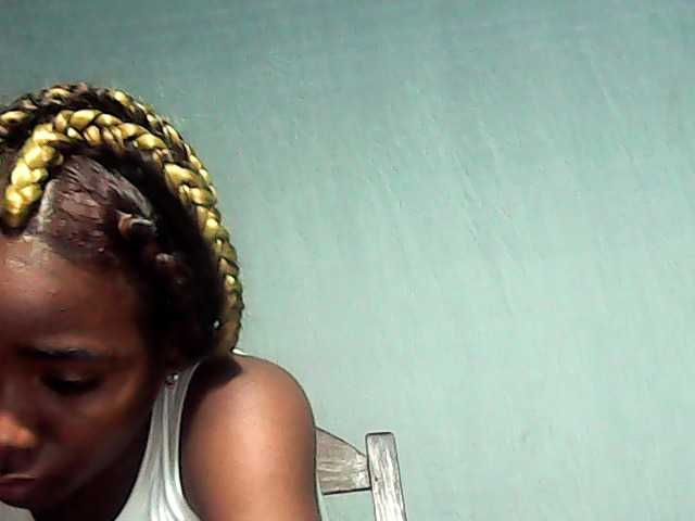 LandiQueen12 live cam on BongaCams