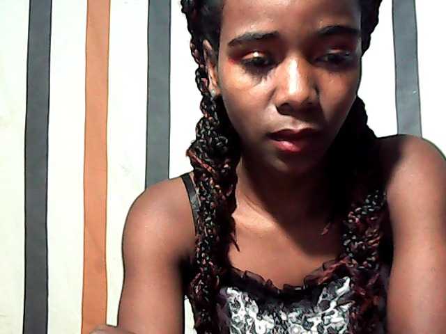 LandiQueen12 live cam on BongaCams