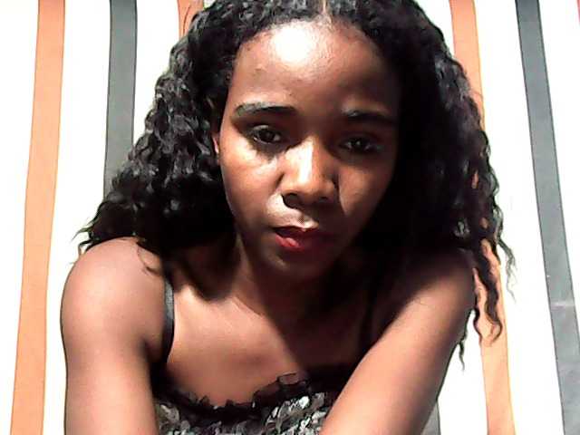 LandiQueen12 live cam on BongaCams