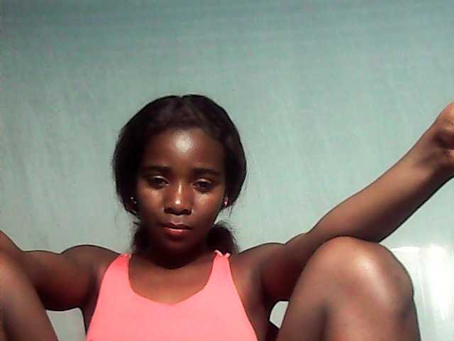 LandiQueen12 live cam on BongaCams