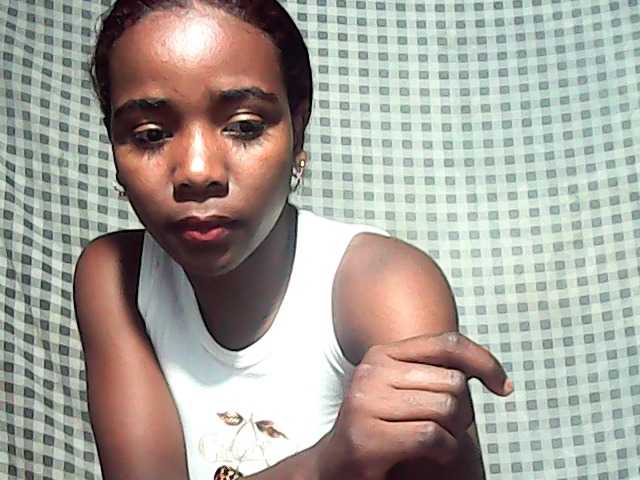 LandiQueen12 live cam on BongaCams