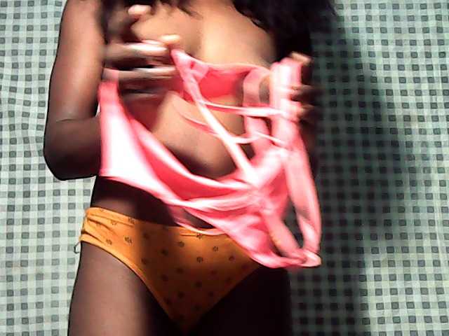 LandiQueen12 live cam on BongaCams