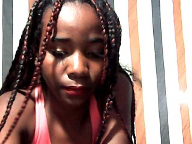 LandiQueen12 live cam on BongaCams