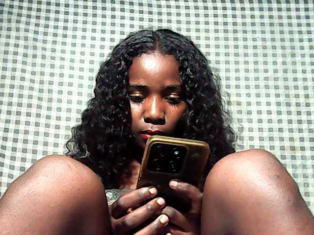 LandiQueen12 live cam on BongaCams