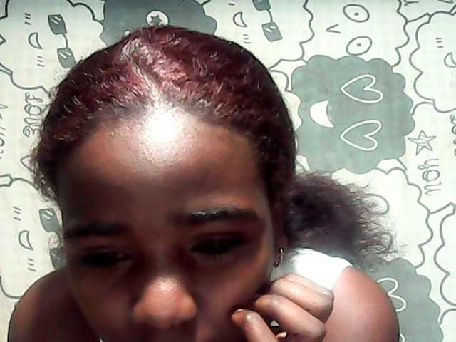 LandiQueen12 live cam on BongaCams