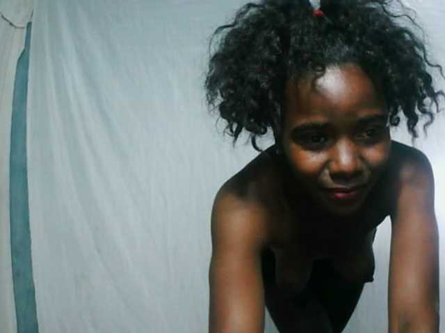 LandiQueen12 live cam on BongaCams