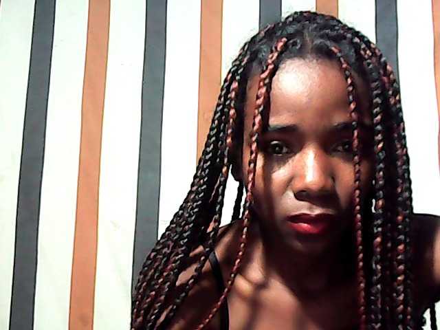 LandiQueen12 live cam preview